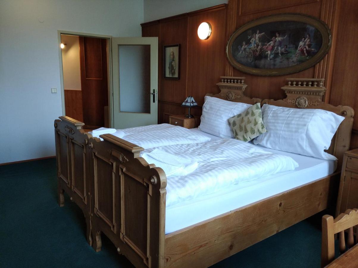 Hotel V Nebi Josefŭv Dŭl Esterno foto