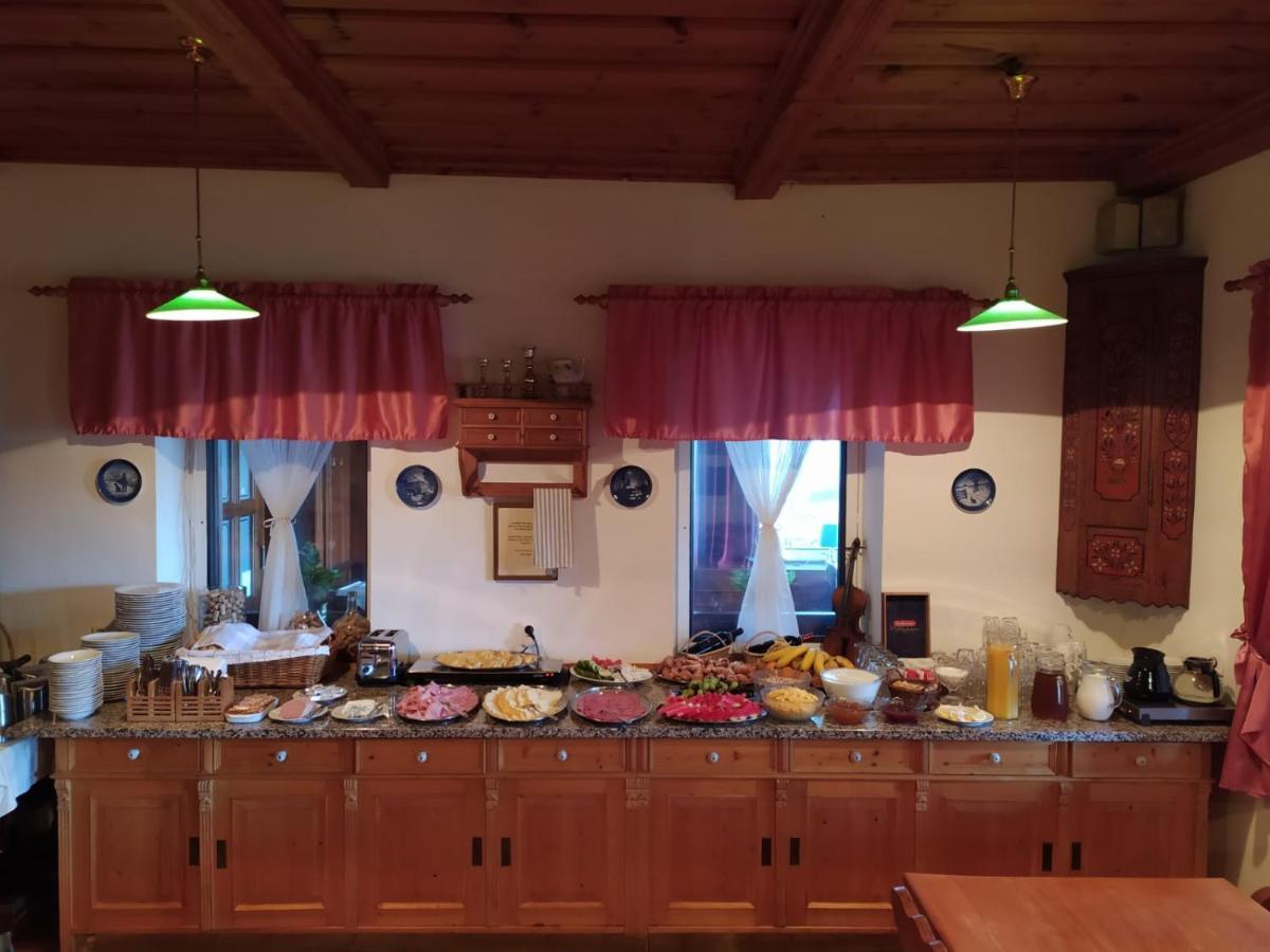 Hotel V Nebi Josefŭv Dŭl Esterno foto