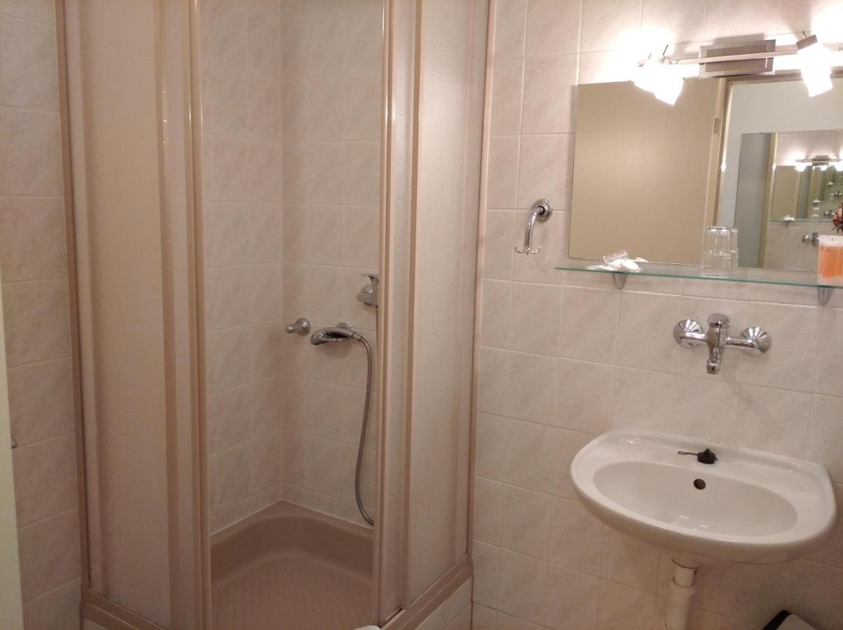 Hotel V Nebi Josefŭv Dŭl Esterno foto