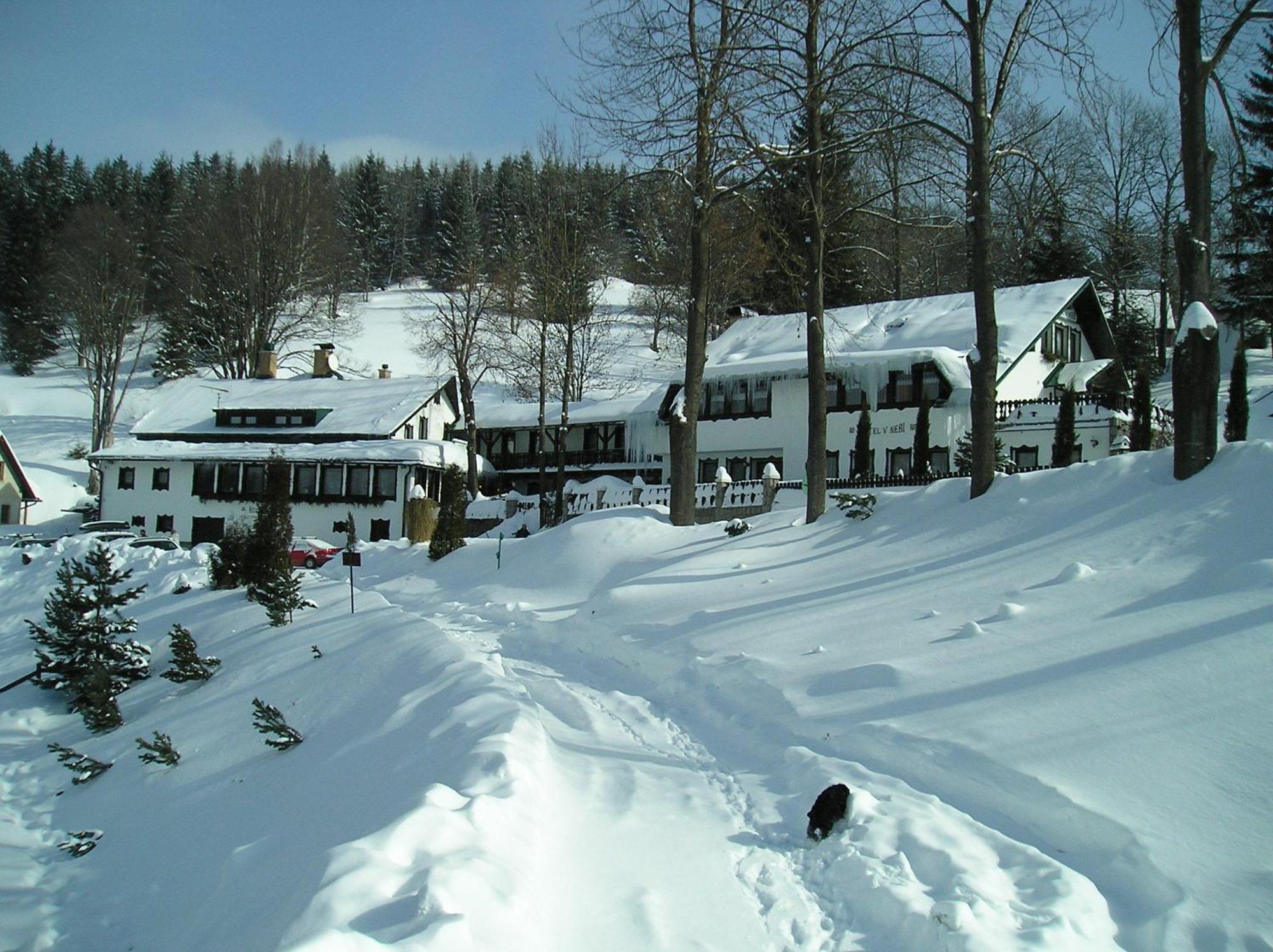 Hotel V Nebi Josefŭv Dŭl Esterno foto